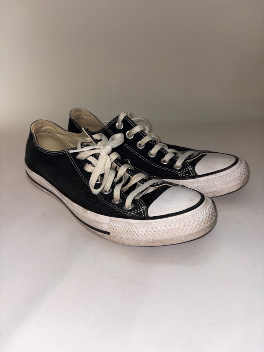 Converse Chuck Taylor All Star Low Top Sneakers in Black and White Size 6.5